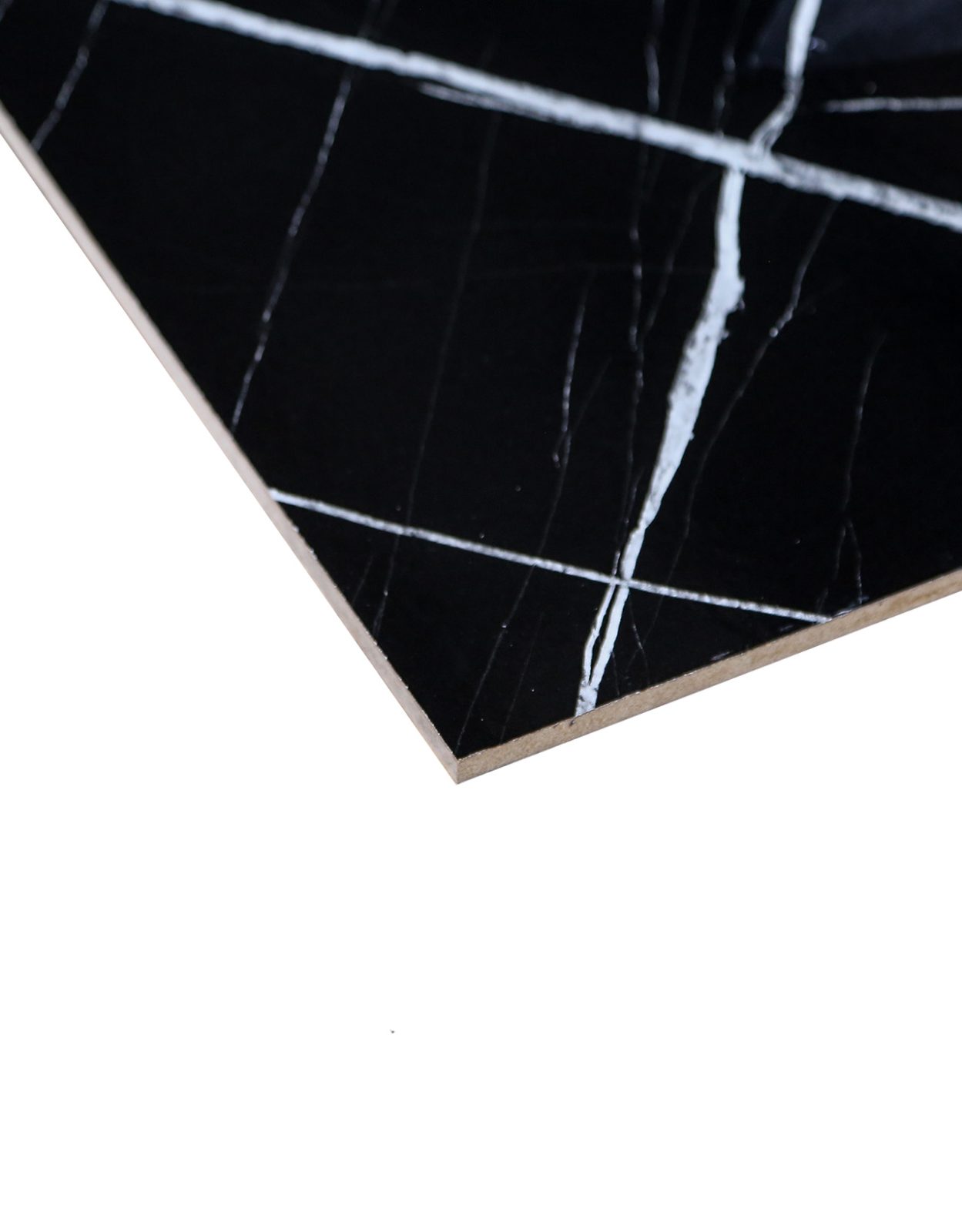 بین کابینتی بنسا با طرح سنگ تیره رگه‌دار